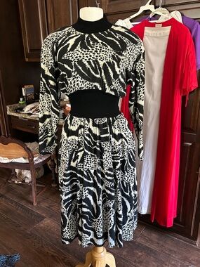 1980’s Choon Sz M Black and White Animal Print Long Sleeve Midi Dress
